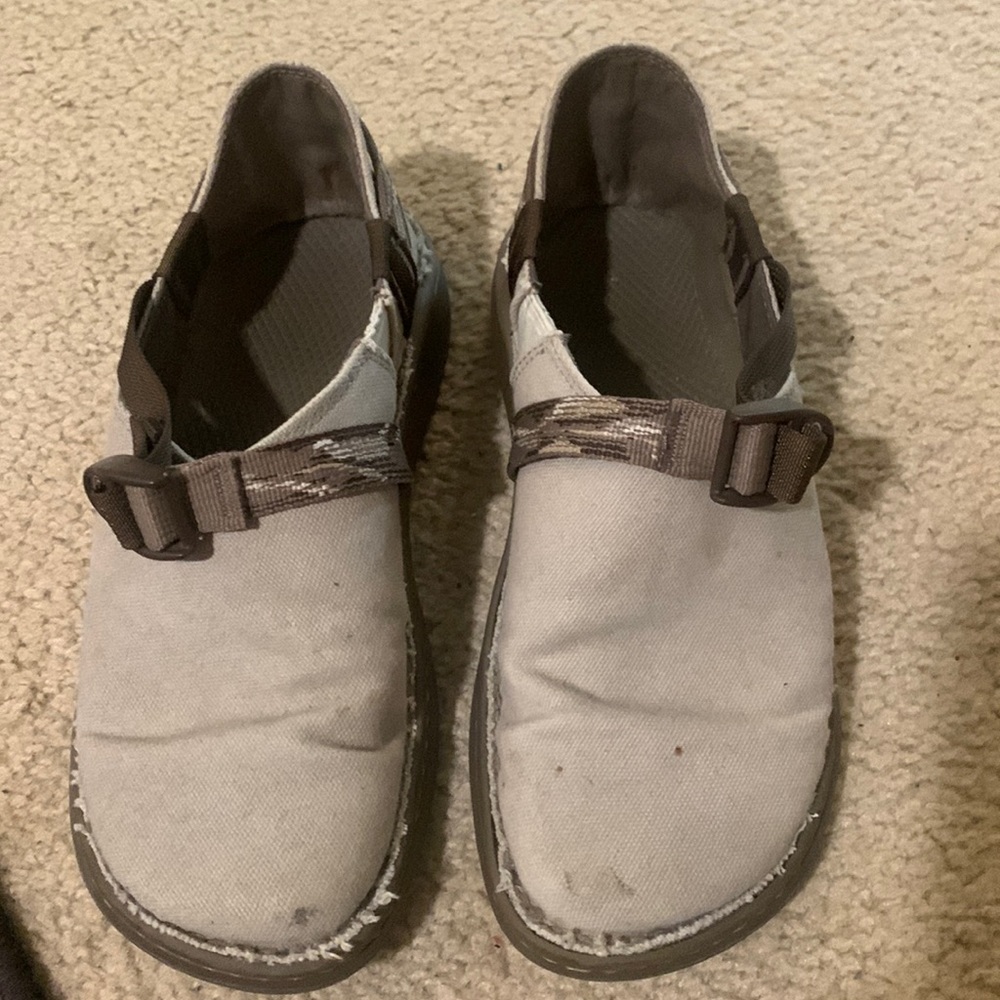 Chaco Vibram size 10 shoe, tan